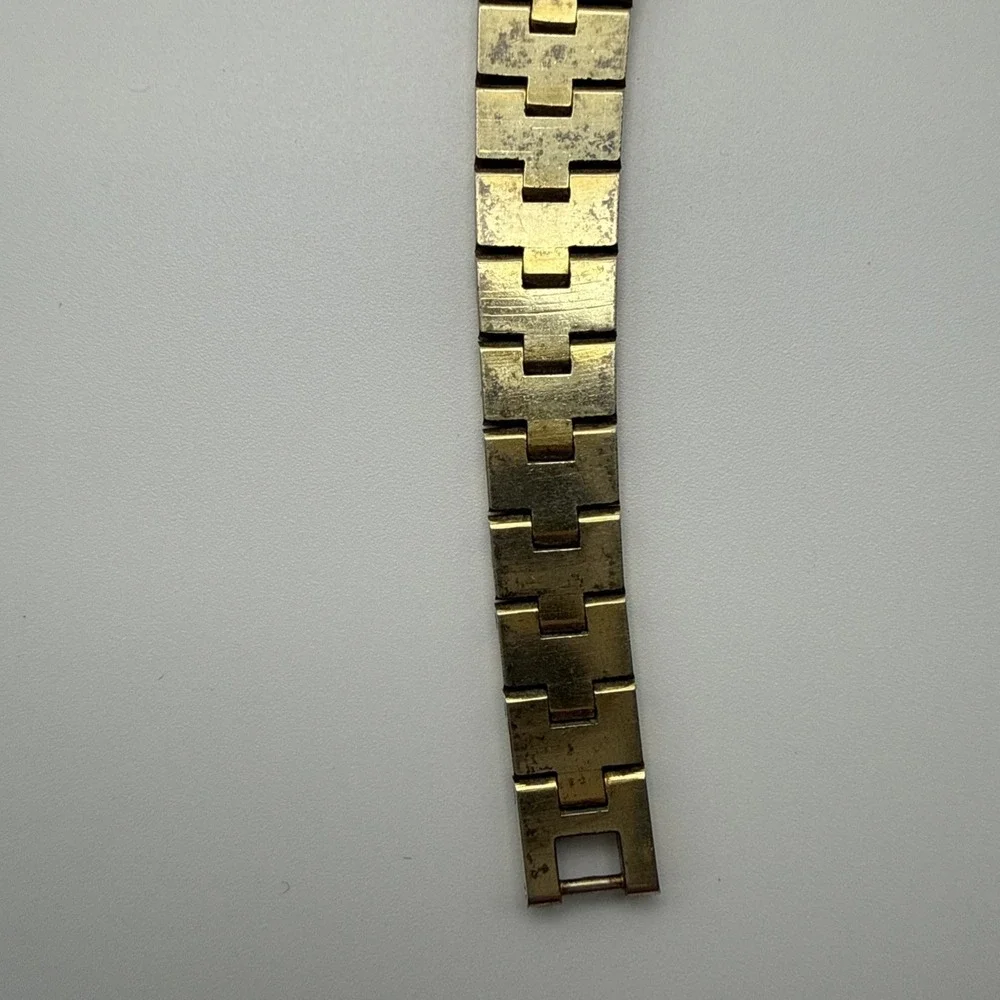 Vintage Timex Mechanical Women's Watch 18mm Gold Tone* Winds, Runs, Keeps Time !